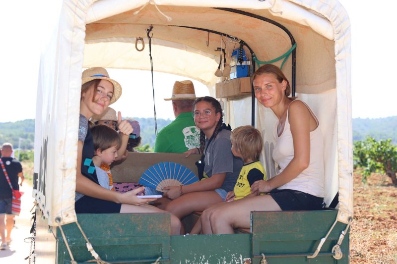 La presentació i l’entrada de la murta aporten l’ambient a l’arranc de les festes de Llíber La presentació i l’entrada de la murta aporten l’ambient a l’arranc de les festes de Llíber
